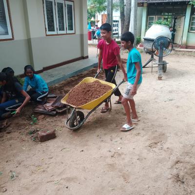පාසලේ ශ්‍රමදාන පැවැත්වීම 